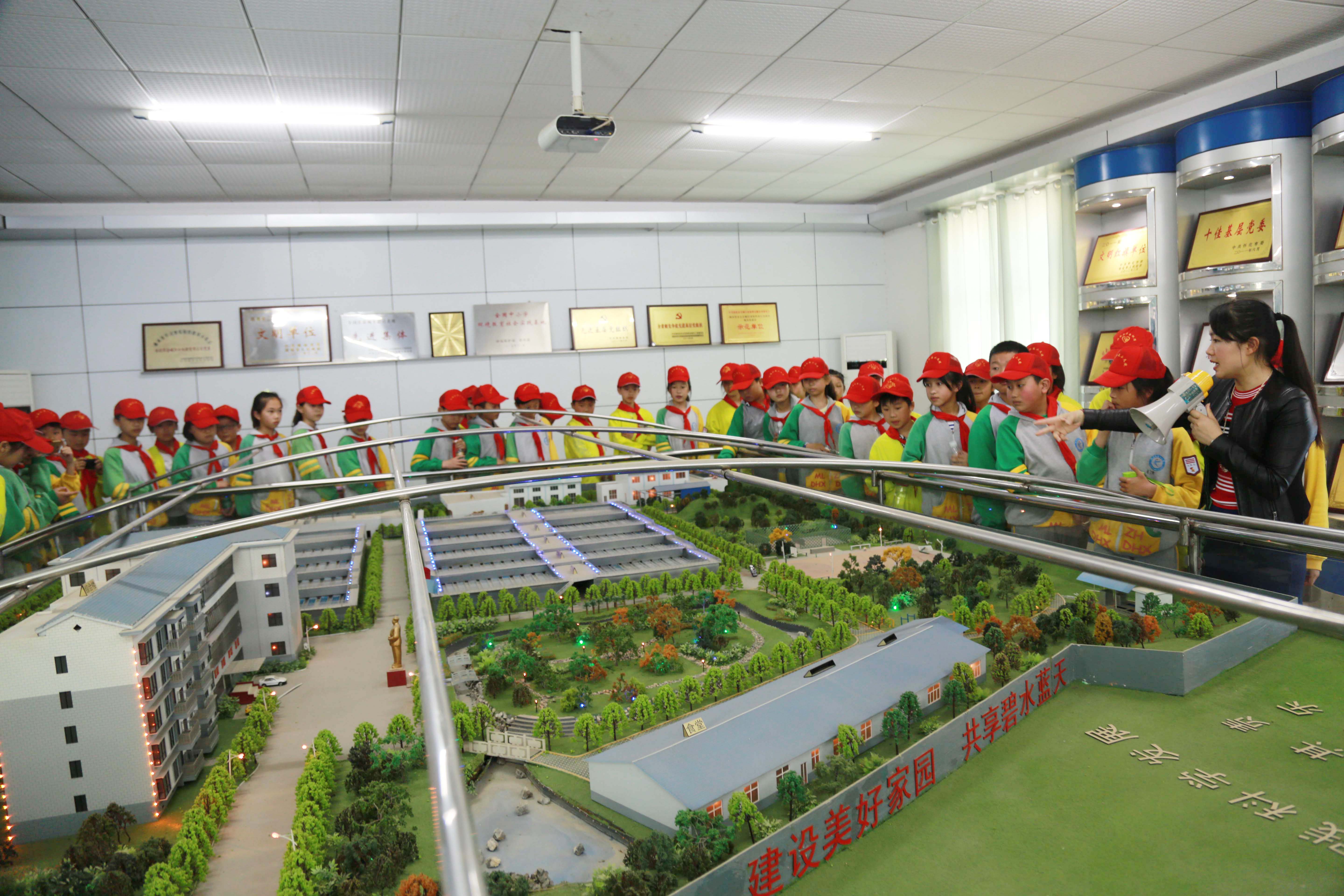 城管进校园 宏宇小学参观市污水处理有限KAIYUN.COM-开云（中国）
.jpg